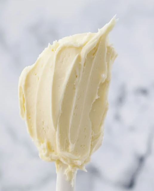 HOW TO MAKE BUTTERCREAM FROSTING